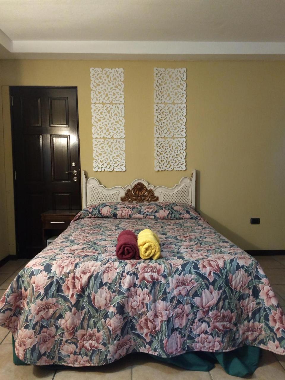 Bed and Breakfast Give House Guatemala-Stadt Exterior foto